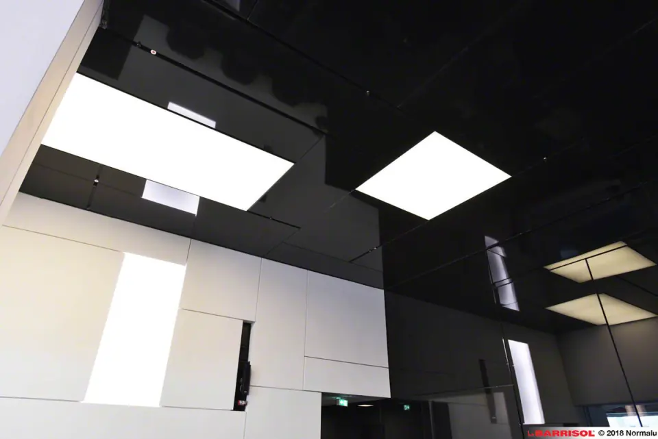 Luz e reflexos no Louvre — Emirados Árabes Unidos