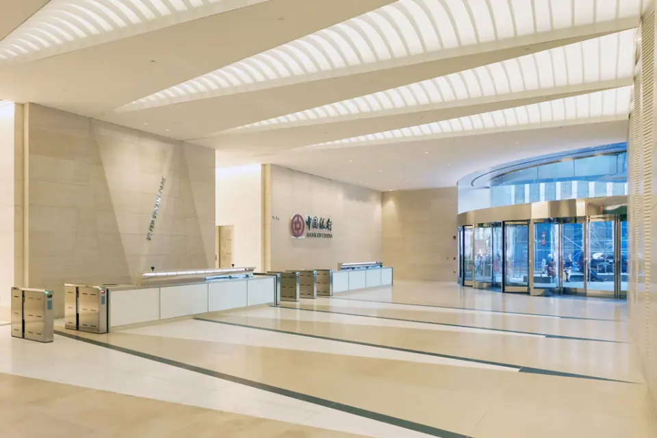 Membranas luminosas abobadadas no lobby — Estados Unidos
