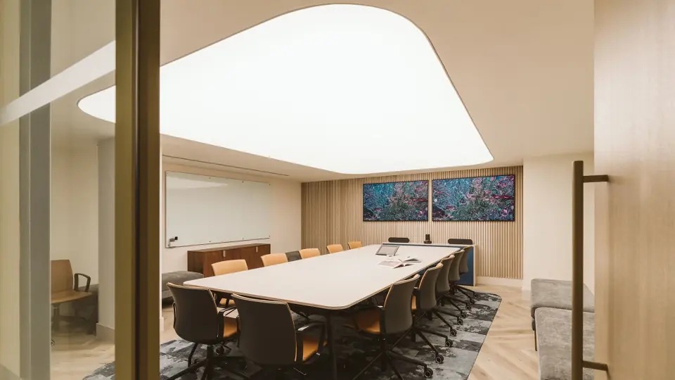 Curvas sobre a sala de reunião — Reino Unido